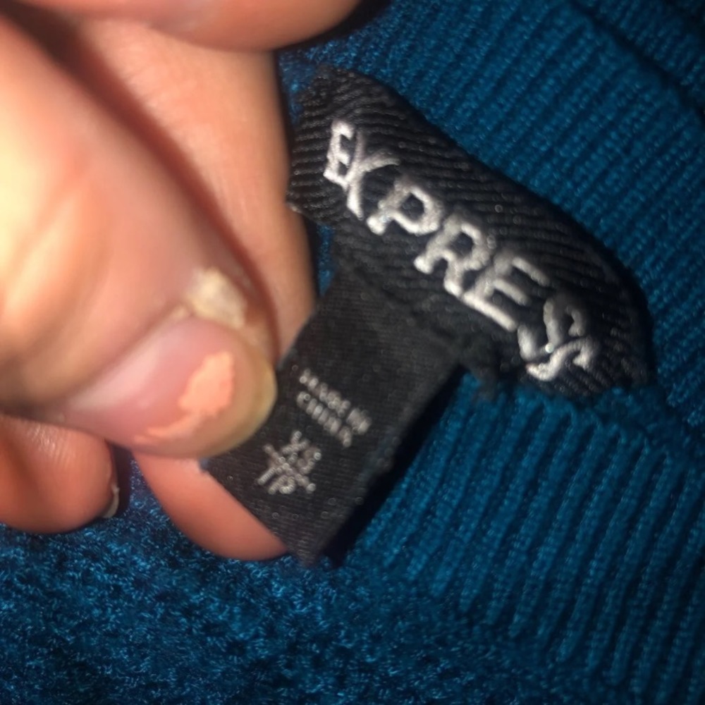 3 express sweaters - Picture 3 of 4